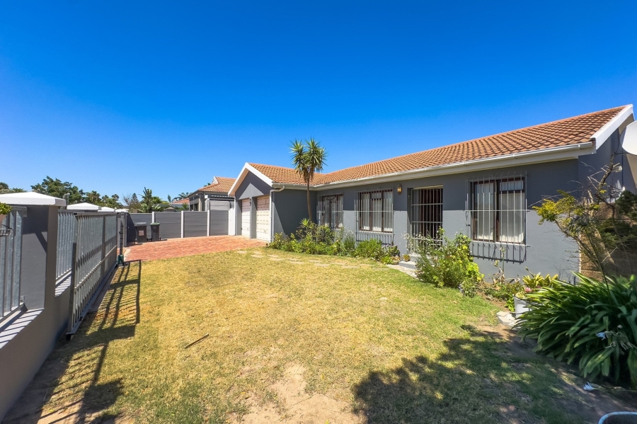 5 Bedroom Property for Sale in Uitzicht Western Cape